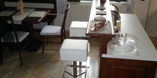 Barová židle DS0125810 v pevném nerezovém provedení